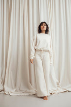 Load image into Gallery viewer, SWEATSHIRT COCONUT MILK
