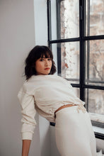 Load image into Gallery viewer, SWEATSHIRT COCONUT MILK

